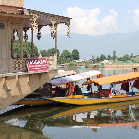 Yadgaar Houseboats 호텔 Srīnagar 외부 사진