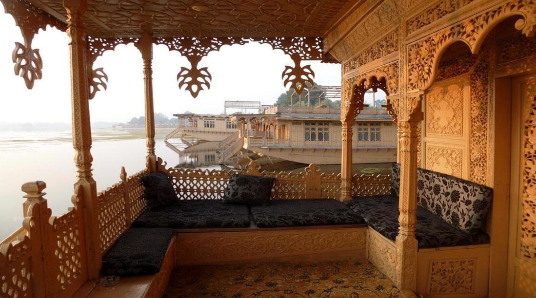 Yadgaar Houseboats 호텔 Srīnagar 외부 사진