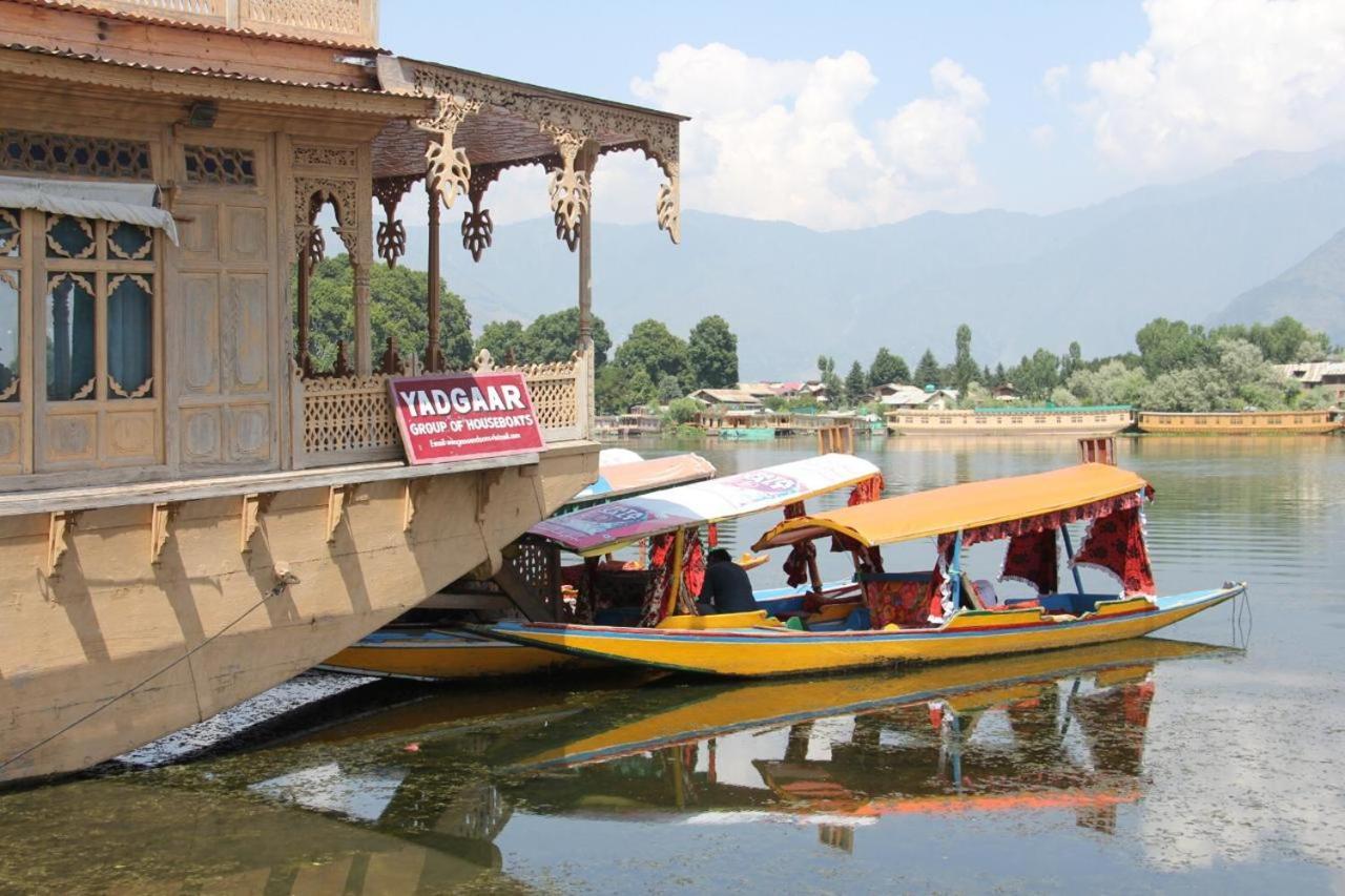 Yadgaar Houseboats 호텔 Srīnagar 외부 사진