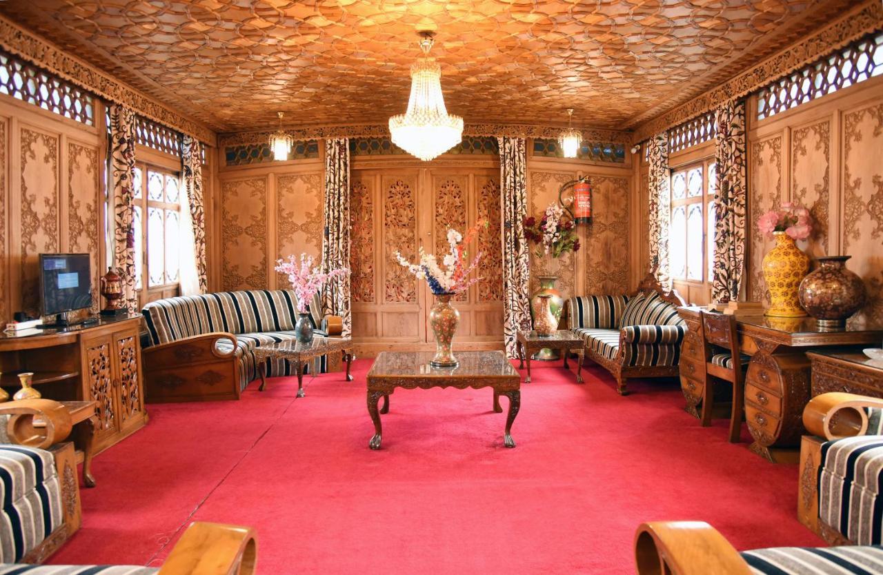 Yadgaar Houseboats 호텔 Srīnagar 외부 사진